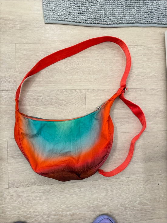 BAGGU Handbags - Baggu Rain Medium Crescent Crossbody EUC
